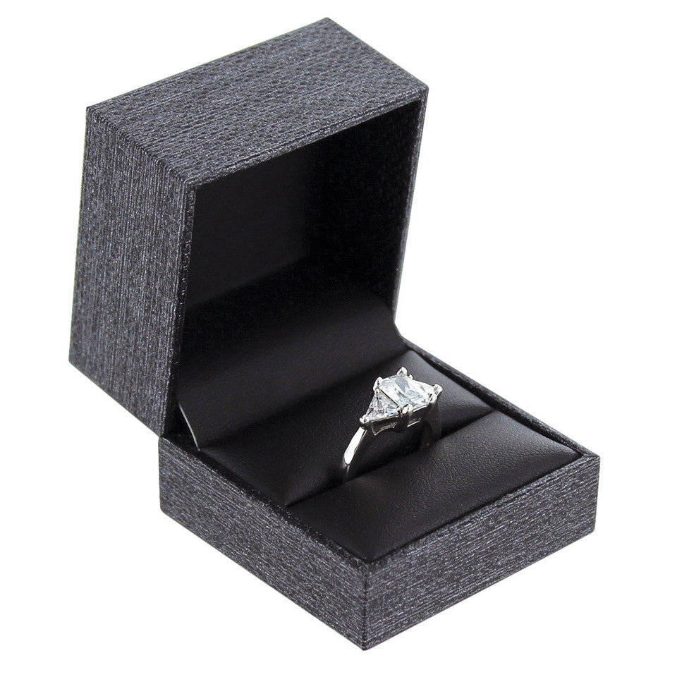 Caja gris de malla premium con
Parte superior acolchada con inserción de cuero sintético negro