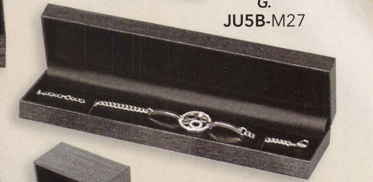 Premium Mesh Grey Box with
Padded Black Faux Leather Inset Top