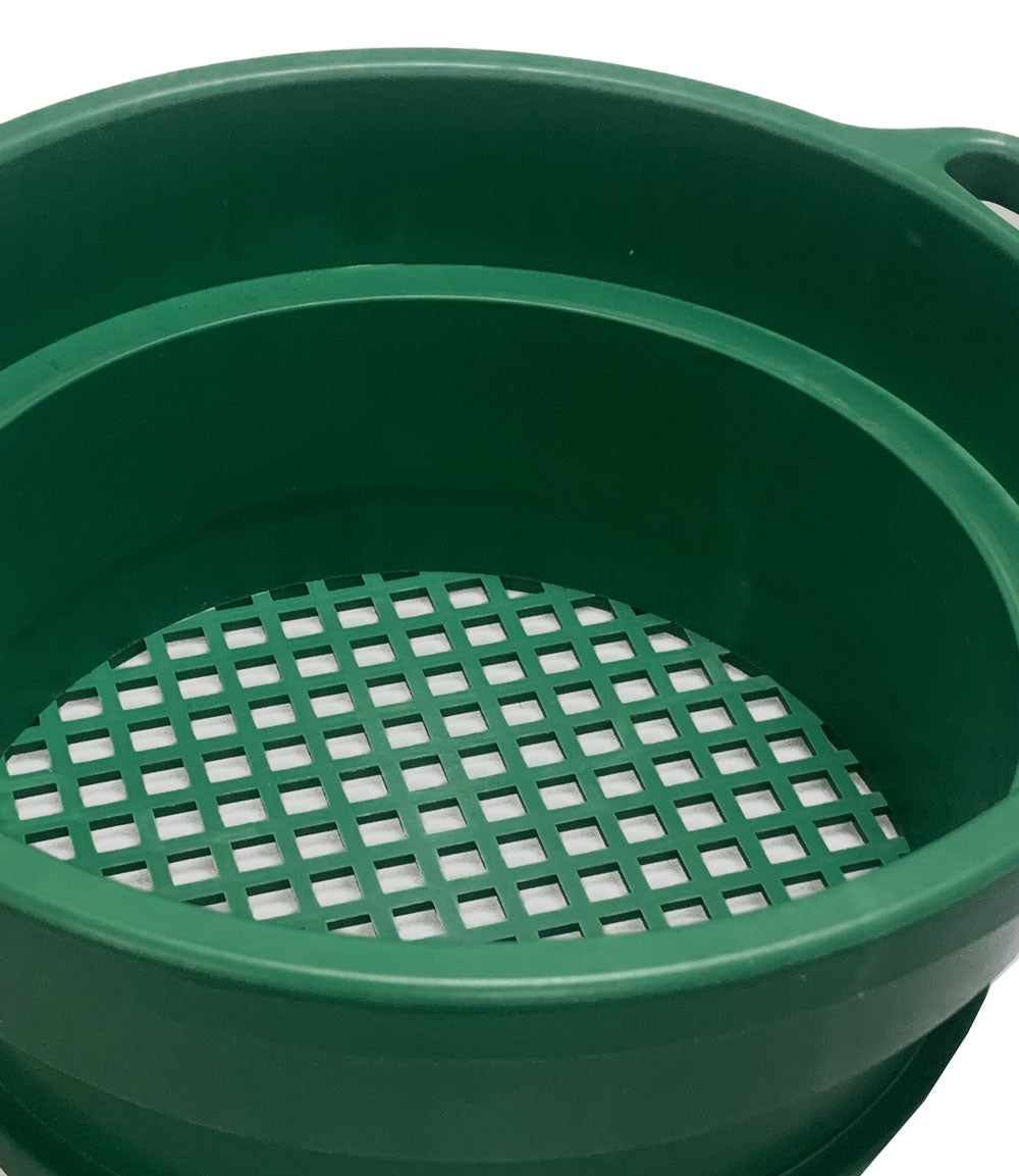 13-1/4" Diameter, 6" Deep Green Plastic Screen Stackable Sifting Pan, Gold Panning with Handle