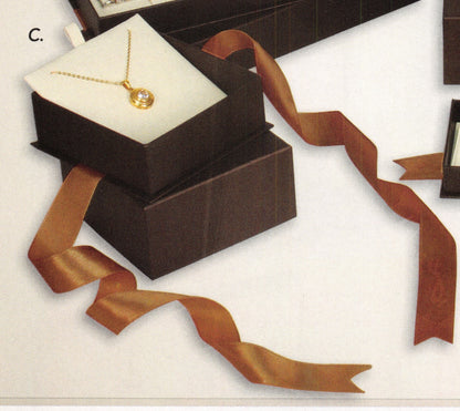 Caja elegante con cinta