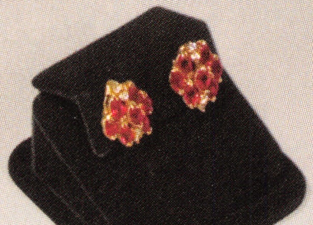 Mini Displays — Earring — Black Velvet