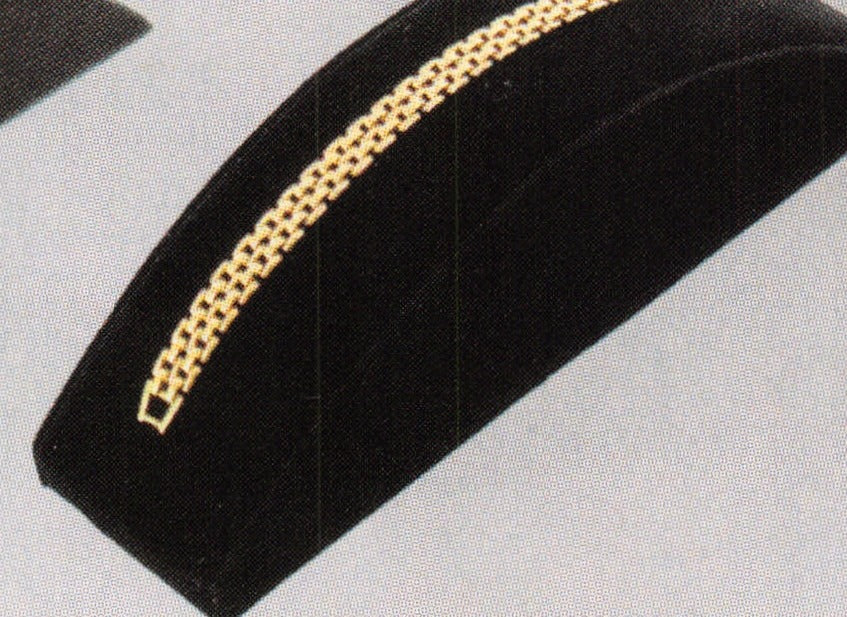 Low Profile Bracelet Display — Black Velvet