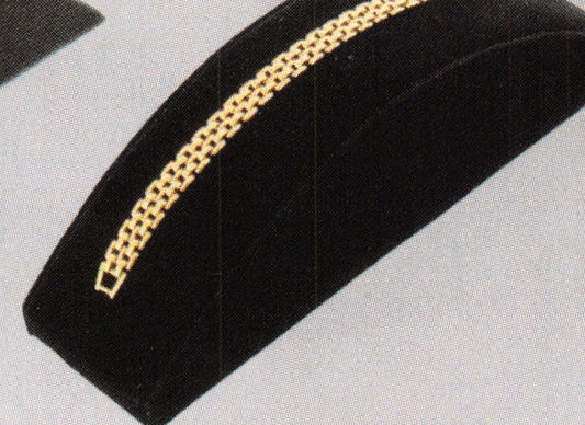 low-profile-bracelet-display Black Velvet